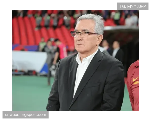 转播镜头捕捉到看台上的国足新任主帅伊万科维奇